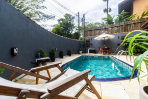Casa Charmosa com Piscina em Barra do Una